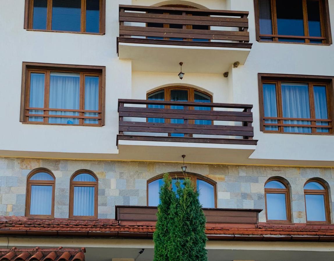 Charming Ski Apartments Near Gondola & Bar Street, Cedar Lodge 1 Complex Bansko Bagian luar foto