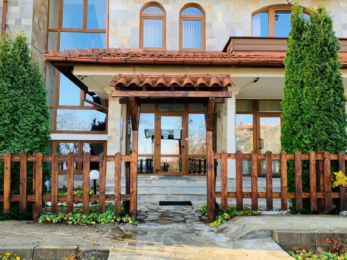 Charming Ski Apartments Near Gondola & Bar Street, Cedar Lodge 1 Complex Bansko Bagian luar foto