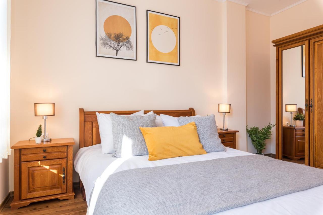 Charming Ski Apartments Near Gondola & Bar Street, Cedar Lodge 1 Complex Bansko Bagian luar foto