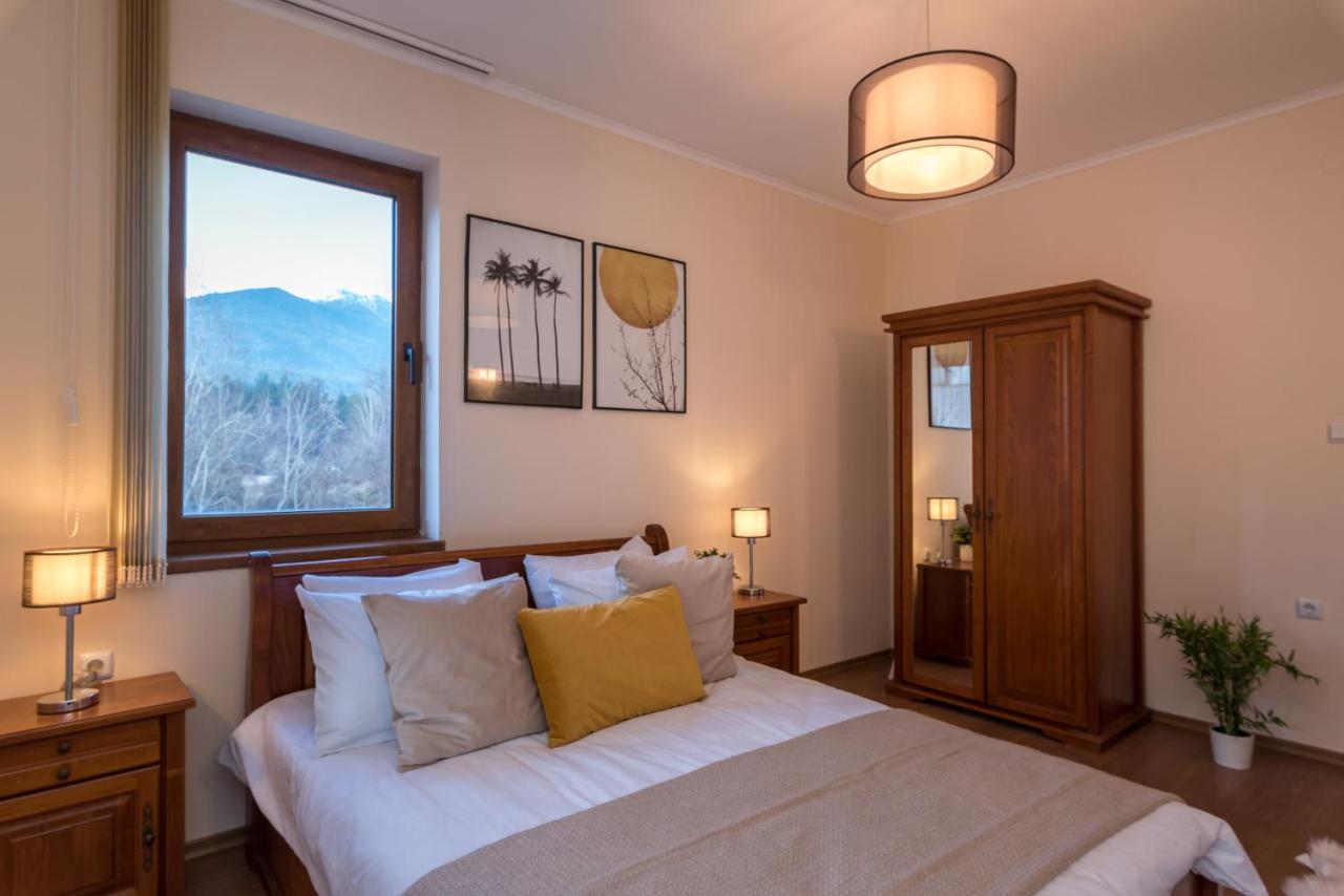 Charming Ski Apartments Near Gondola & Bar Street, Cedar Lodge 1 Complex Bansko Bagian luar foto