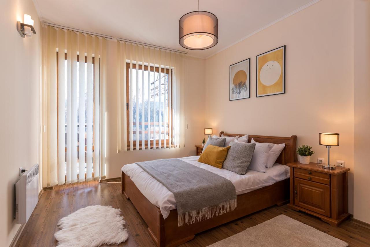 Charming Ski Apartments Near Gondola & Bar Street, Cedar Lodge 1 Complex Bansko Bagian luar foto