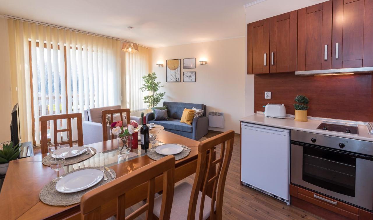 Charming Ski Apartments Near Gondola & Bar Street, Cedar Lodge 1 Complex Bansko Bagian luar foto