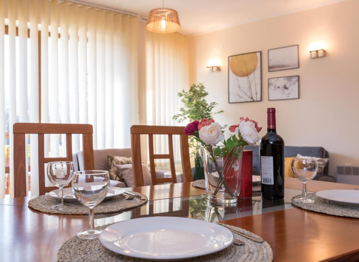 Charming Ski Apartments Near Gondola & Bar Street, Cedar Lodge 1 Complex Bansko Bagian luar foto