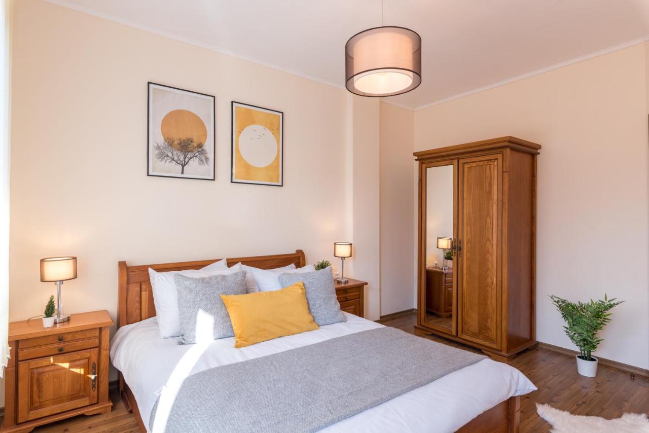 Charming Ski Apartments Near Gondola & Bar Street, Cedar Lodge 1 Complex Bansko Bagian luar foto