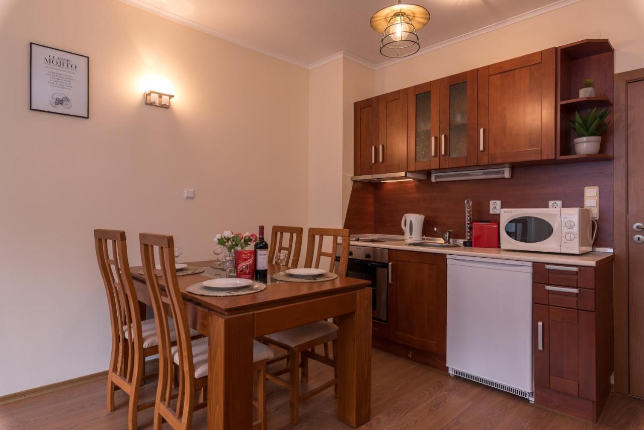 Charming Ski Apartments Near Gondola & Bar Street, Cedar Lodge 1 Complex Bansko Bagian luar foto