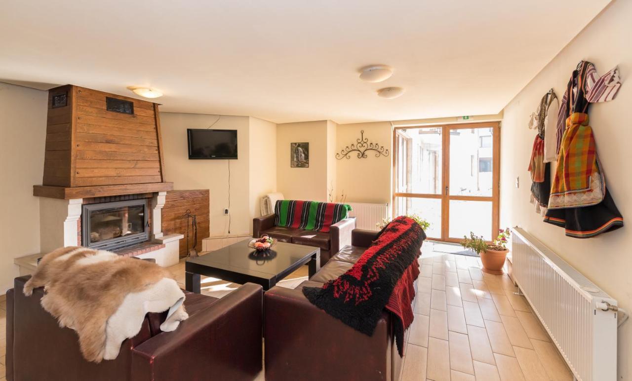 Charming Ski Apartments Near Gondola & Bar Street, Cedar Lodge 1 Complex Bansko Bagian luar foto