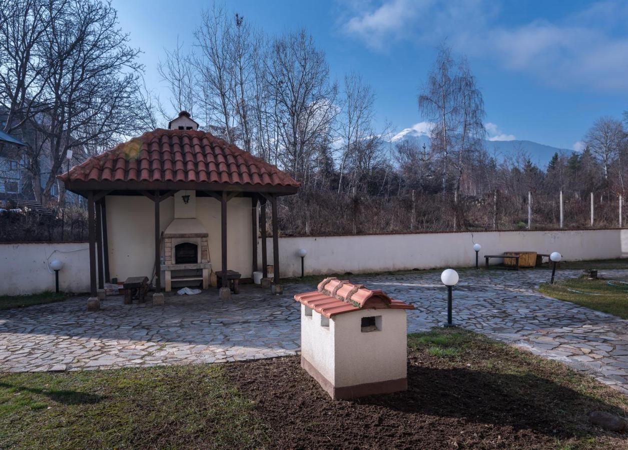 Charming Ski Apartments Near Gondola & Bar Street, Cedar Lodge 1 Complex Bansko Bagian luar foto